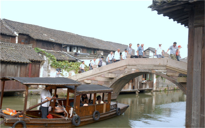 登高走橋，強(qiáng)身健體_副本.jpg