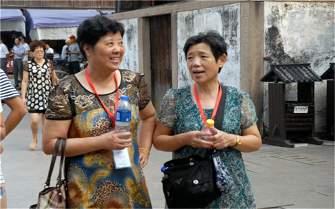 “好久沒(méi)來(lái)烏鎮(zhèn)了，這里戲臺(tái)的戲還是那么好聽(tīng)啊_副本.jpg